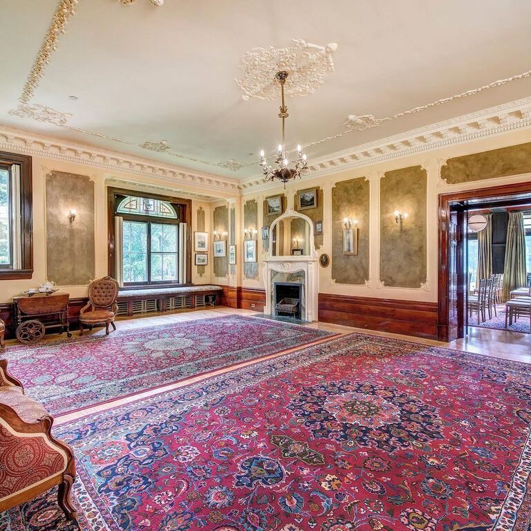 Lougheed House